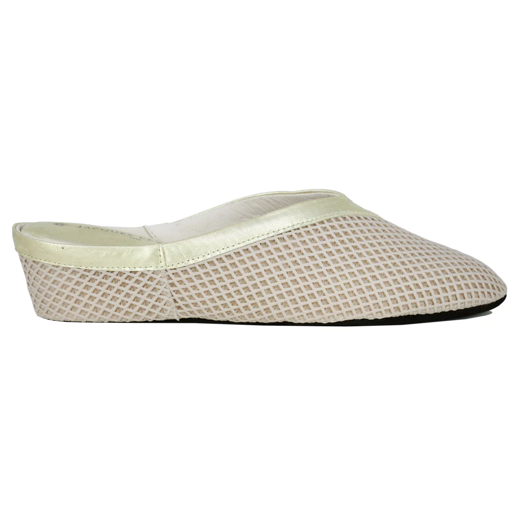 4640 Mesh V-Trim Slipper - Image 2